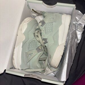 Jordan retro 4 seafoam green
